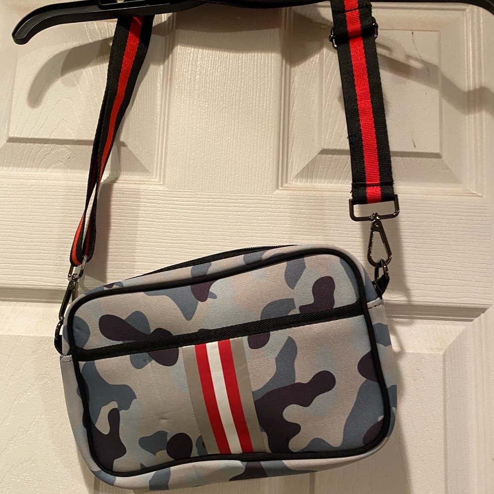 Camo print neoprene bag. New w/o tag.